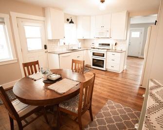 The Heritage House - Klamath Falls - Dining room