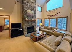 Spacious private home, ski views, pool table, ping-pong, privacy, steps to Mt Wash Hotel - Carroll - Wohnzimmer