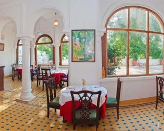 Neemrana's - Baradari Palace - Patiala - Restaurante