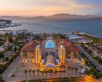 Radisson Blu Resort & Spa, Cesme - Cesme - Building