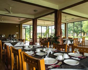 Into The Wild Eco Resort - Chitwan - Restaurant