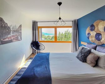 Montreux Holiday Home (Modern Villa) with view on the lake & the mountains - Blonay - Habitación