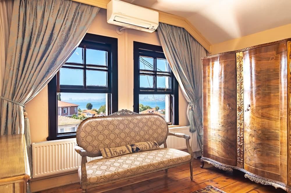 Bueyuekada Anastasia Meziki History Mans