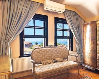 Bueyuekada Anastasia Meziki History Mans - Istanbul - Living room