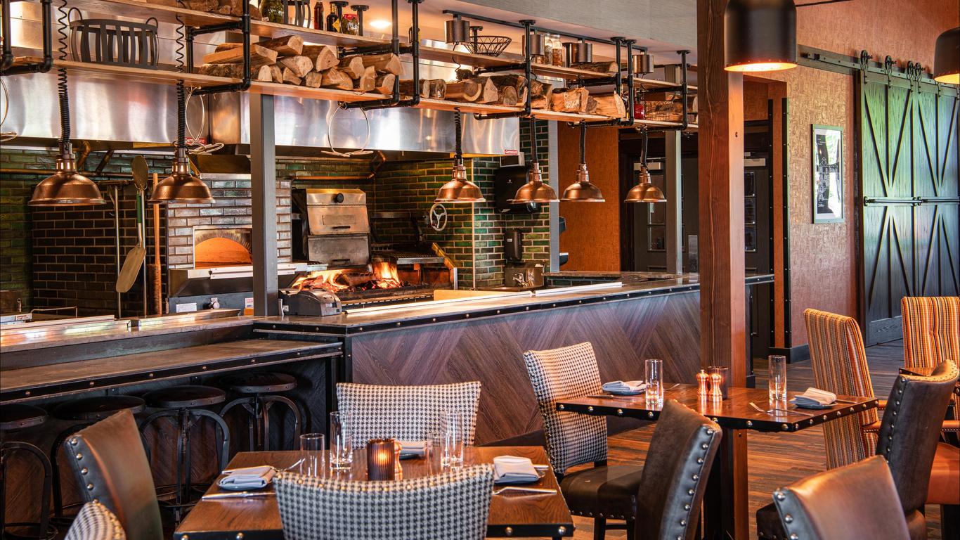 The Craftsman Inn & Suites