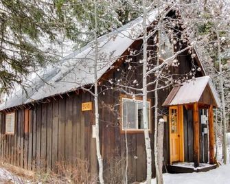 Hot Tub | Cabin | Euro Feel near Brundage - McCall - Building