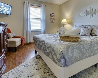 Incredibly Clean And New Two-Bedroom Townhome! - St Joseph - Bedroom