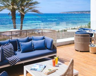 Gecko Hotel & Beach Club, a Small Luxury Hotel of the World - Platja de Migjorn - Schlafzimmer