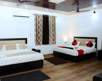Hotel Polomax - Nainital - Slaapkamer