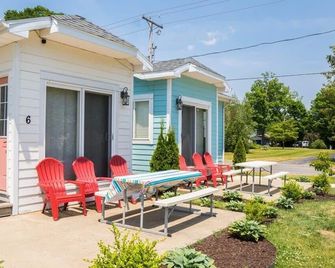 Sister Lake Cottages - Unit 6 - Dowagiac - Patio