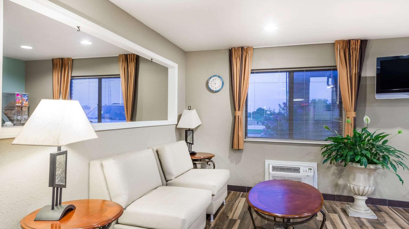 سوبر 8 باي ويندام إنديبEندنس كيس