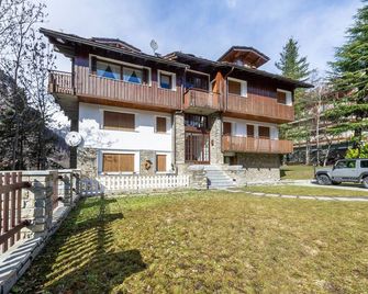 In centro a Courmayeur Mont Blanc - Courmayeur - Building