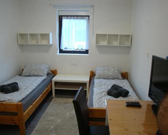 Cenet 1 Zimmer Apartment - Sindelfingen - Yatak Odası