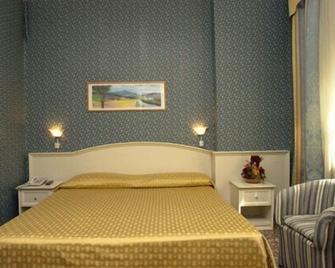 Hotel Vittoriano - Turin - Phòng ngủ