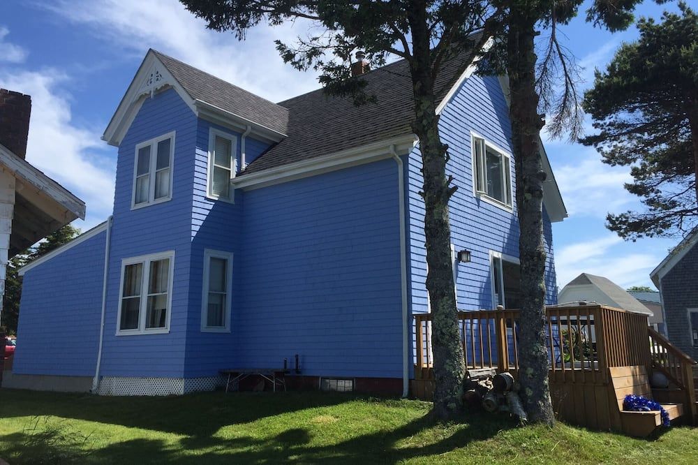 Seaside House With Shore Frontage And Beautiful Views