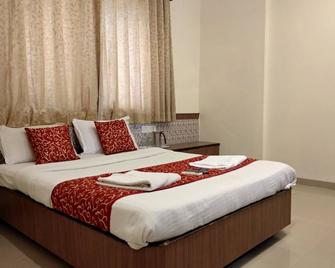 Hotel Sai Grand Castle Inn - Shirdi - Bedroom