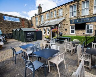 The Black Hat - Ilkley - Innenhof