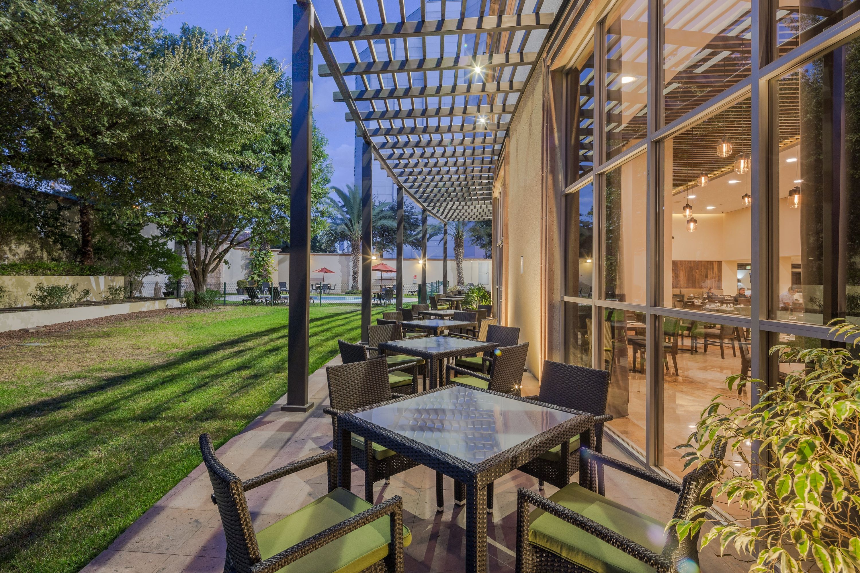 Holiday Inn Monterrey Valle By IHG - מונטרי - פטיו