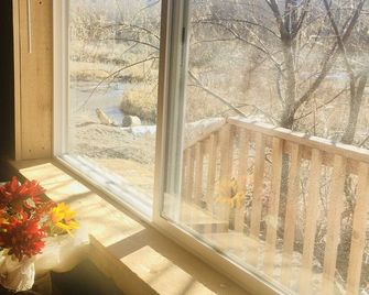 Charming WoodlandCabin with Stunning River Views! - Sevier - Balcony