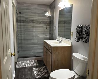 393 House on the hill - Cordova - Bathroom