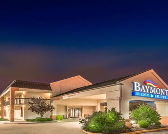 Baymont by Wyndham Topeka - Topeka - Building