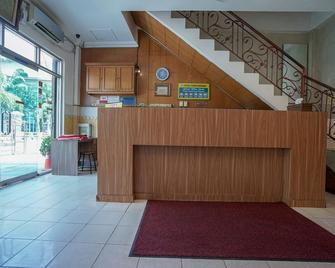 Super OYO 1173 Hotel Shofa Marwah - Palembang - Front desk