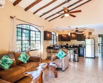 Spacious, Peaceful and central located house - Esterillos Este - Living room