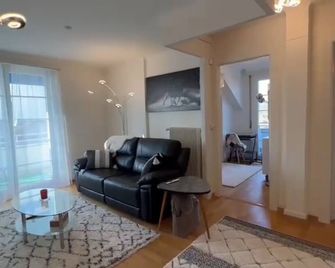 Fantastic 2-bedroom apartment with views in La Tour-de-Peilz - La Tour-de-Peilz - Living room