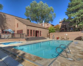 2 2 Ferringway 33 - Durango - Pool