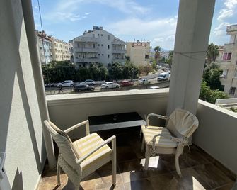 Özcan Otel - 馬爾馬里斯 - 陽台