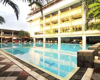 Nirmala Hotel & Convention Centre - Denpasar - Pool