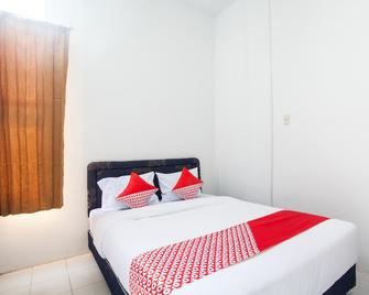 OYO 2538 Hotel Anugerah - Lubuk Pakam - Habitación