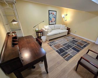 Prof's Place: by IU Stadium, Griffy Lake/Woods - Bloomington - Huiskamer
