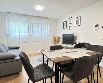 Souterrainwohnung - Remseck am Neckar - Remseck - Dining room
