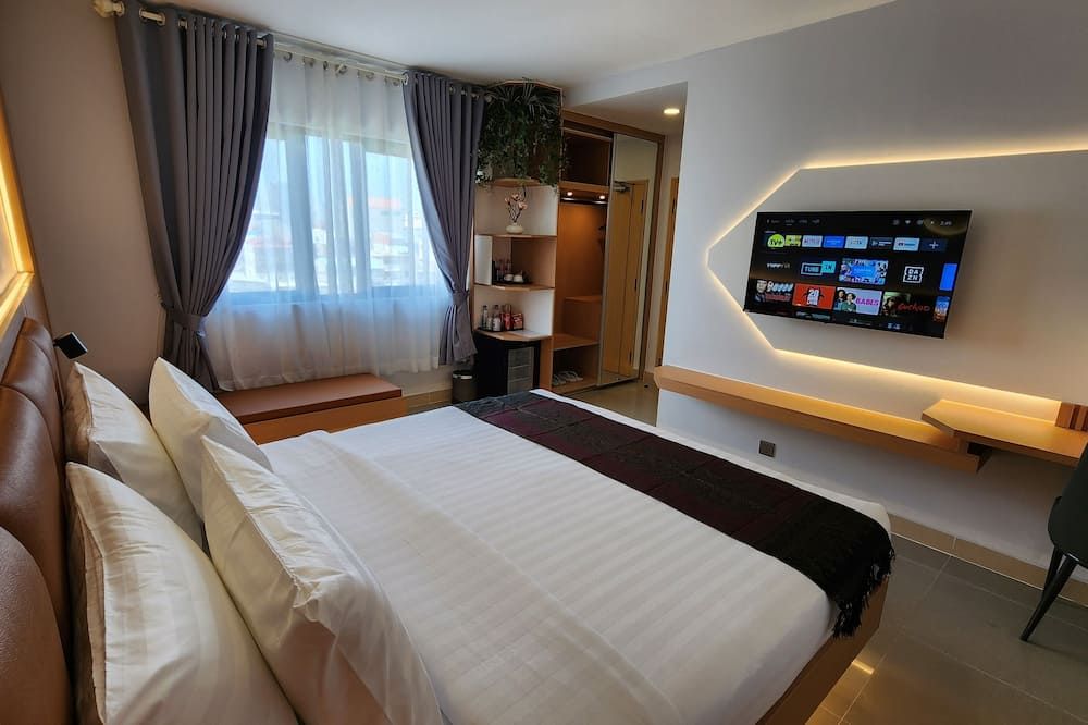 Silver Mounts Hotel - Nom Pen