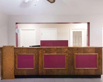 Ramada Limited Fort Nelson - Fort Nelson - Receptie