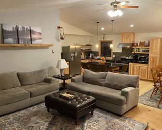 Beautiful 4 BR lake front house with 100’ private beach - Adirondack - Living room