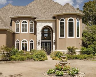 Lakefront Lodge | Pool, Theater & Autumn Views - Athens - Gebouw