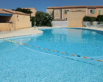 Comfortable vacation home in a new complex (built in 2000) with a pool - Eyguières - Piscine