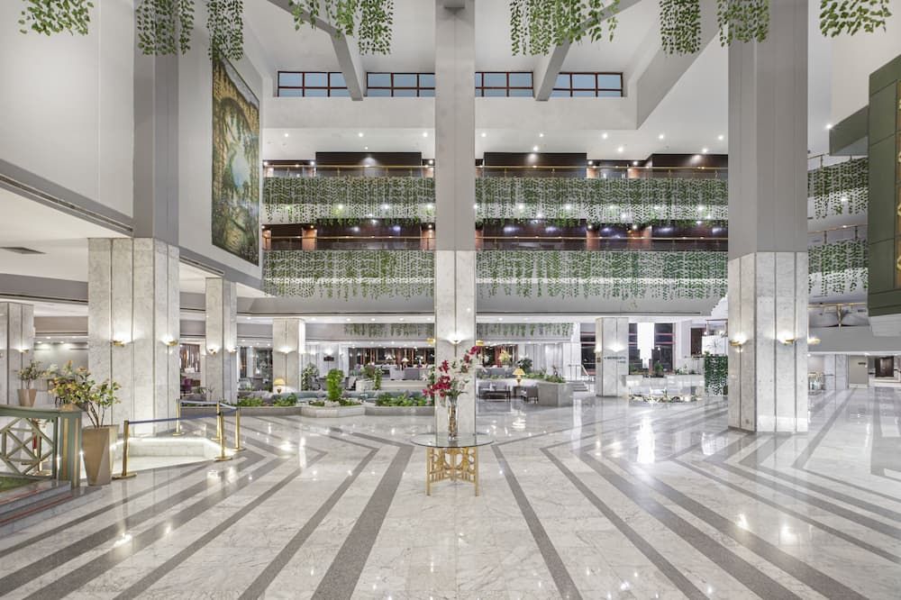 منتجع بيراميزا إيزيس ايلاند أسوان