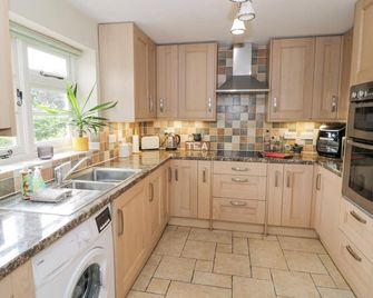 Orchard View - Gloucester - Kitchen