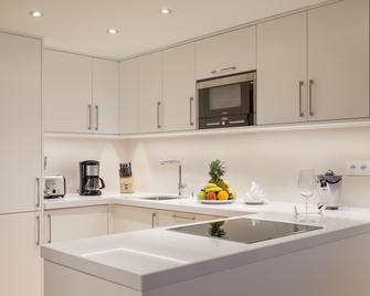 Pine Cliffs Ocean Suites, a Luxury Collection Resort & Spa, Algarve - Albufeira - Kitchen