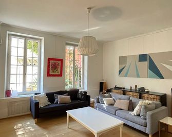 Le Bonheur De La Campagne À La Ville Grand Studio En Plein Coeur De La Ville - Nîmes - Salon