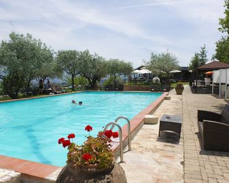 Il Poggio dei Pettirossi - Montefalco - Uima-allas