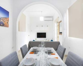 Sliema Lovely flat-Hosted by Sweetstay - Sliema - Essbereich