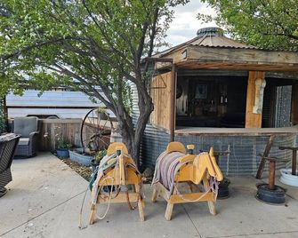 The Pink Hayloft - Nephi - Patio
