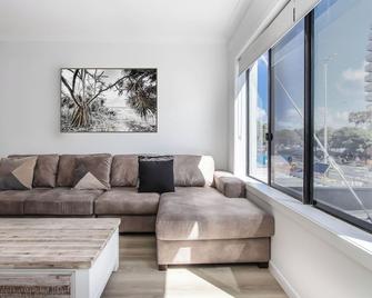 The Laneway Villas by Burleigh Letting Company - Burleigh Heads - Living room