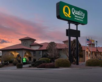 Quality Inn and Suites Gallup I-40 Exit 20 - Gallup - Bygning