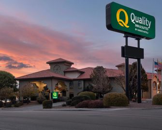 Quality Inn and Suites Gallup I-40 Exit 20 - גאלופ - בניין