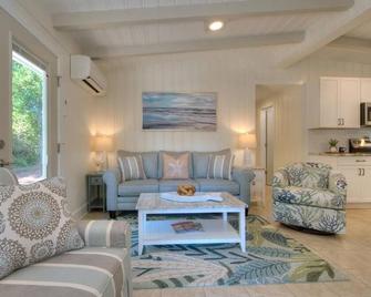 Sand Dollar Daze - Oak Island - Sala de estar